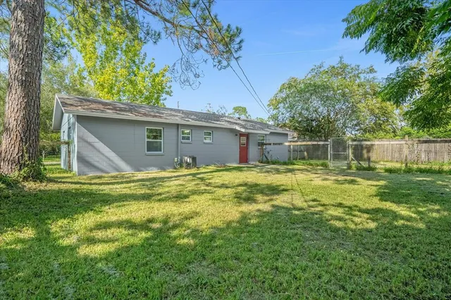 a front view of house with yard