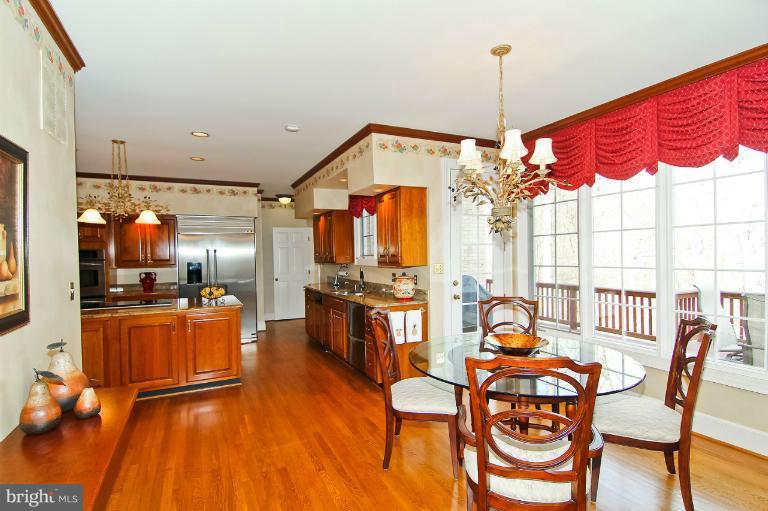 11004 South Glen Road Potomac, MD 20854 - Photo 6 of 24 Kitchen