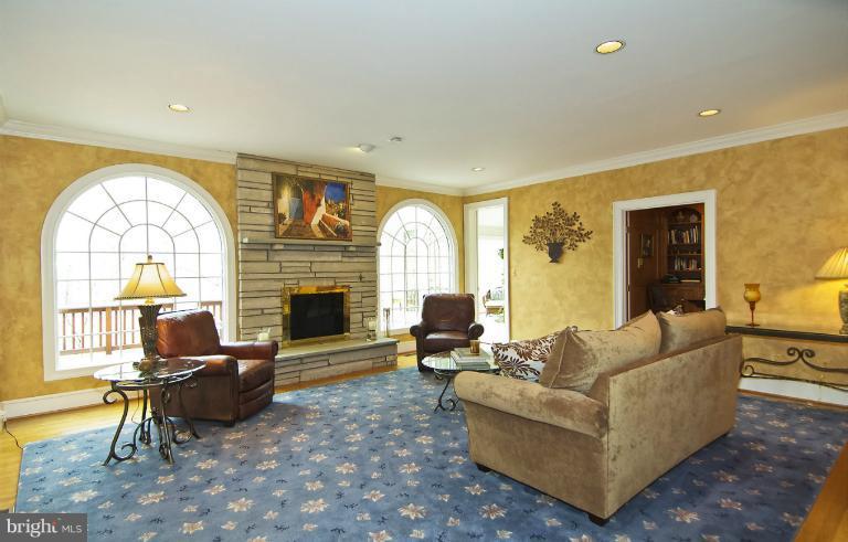 11004 South Glen Road Potomac, MD 20854 - Photo 7 of 24 Family Room