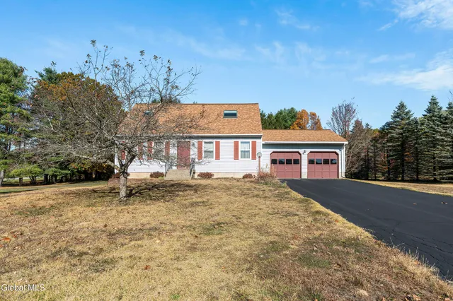 $394,500 | 5 Norland Court, Saratoga Springs, NY 12866