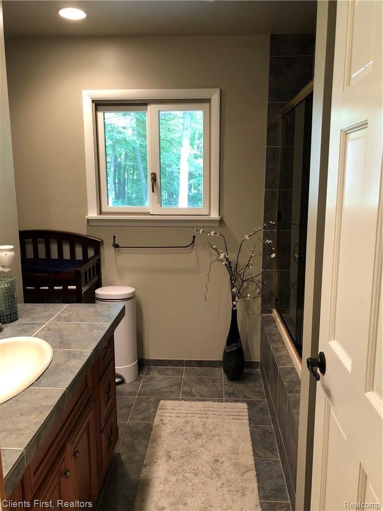 8175 Ridge Road North Canton, MI 48187 - Photo 65 of 70 Inside - Main Bathroom 1.JPG