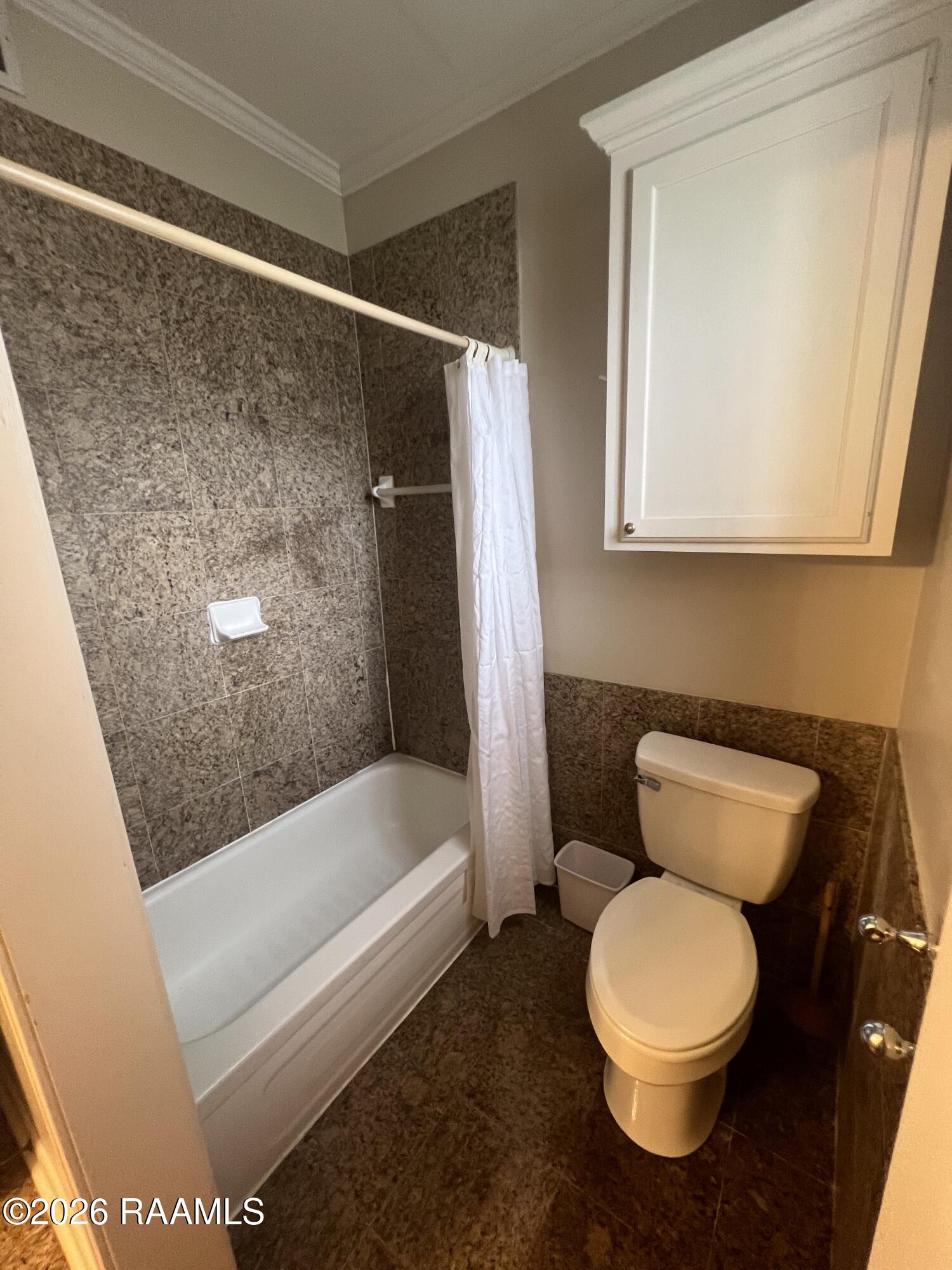 213 Bendel Road, Unit 111 Lafayette, LA 70503 - Photo 8 of 31 Bathroom5