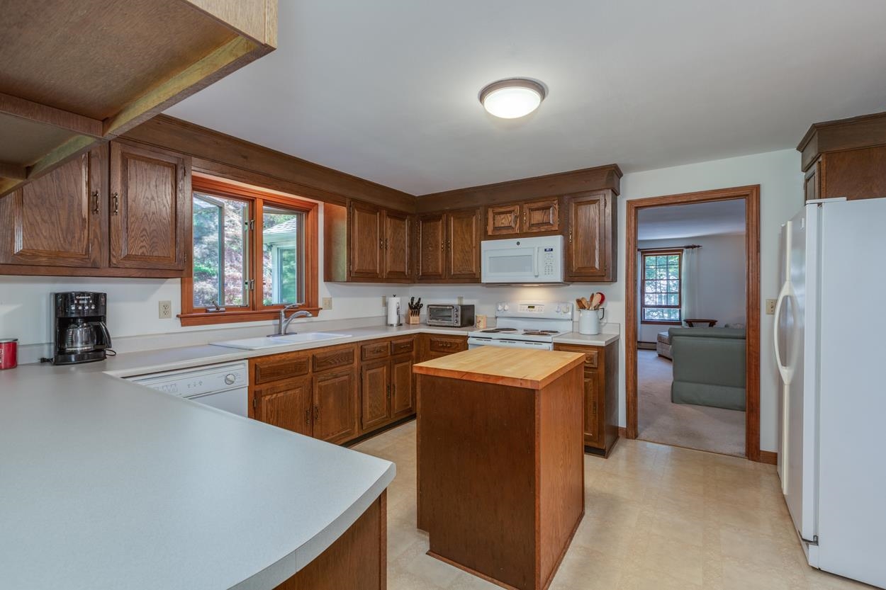 28 Freedom Hill Road Hampstead, NH 03841 - Photo 11 of 37