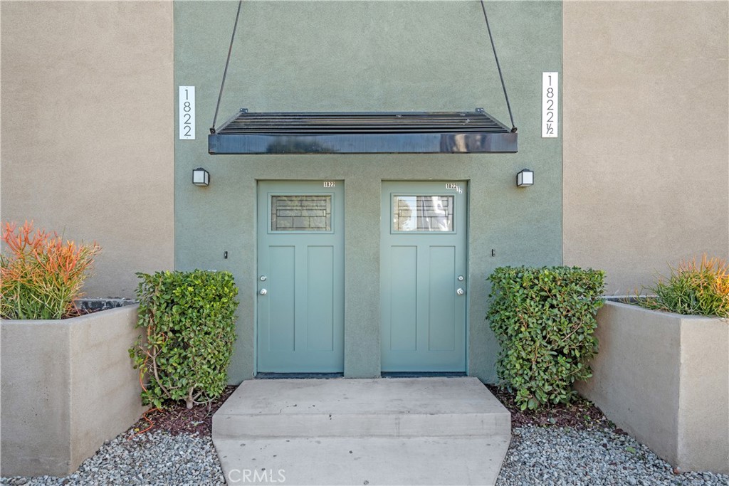1822 Orchard Avenue, Unit 1822 Los Angeles, CA 90006 - Photo 2 of 17 a view of entryway