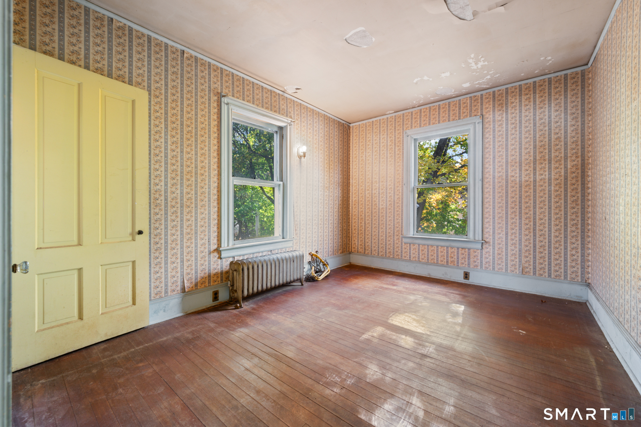 124 River Road Willington, CT 06279 - Photo 38 of 40 an empty room with windows