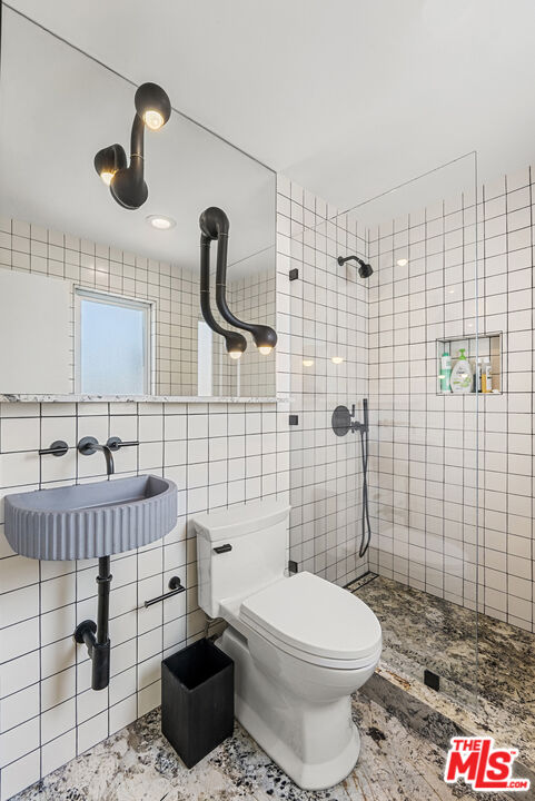 10899 Chalon Road Los Angeles, CA 90077 - Photo 25 of 34 a bathroom with a toilet a sink and mirror