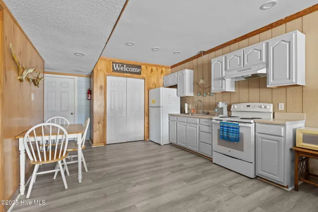 $1,350 | 360 Island Road, Unit 2, Harkers Island, NC 28531