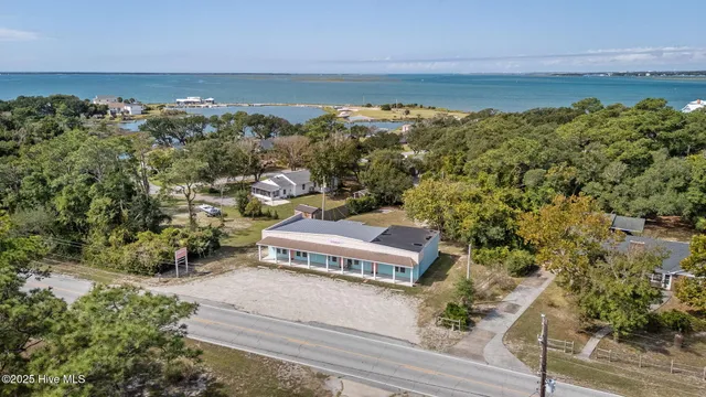 $1,350 | 360 Island Road, Unit 2, Harkers Island, NC 28531