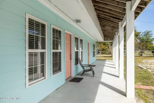 $1,350 | 360 Island Road, Unit 2, Harkers Island, NC 28531