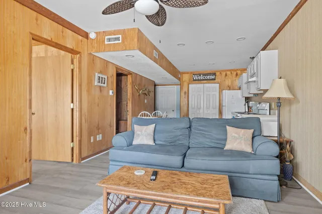 $1,350 | 360 Island Road, Unit 2, Harkers Island, NC 28531