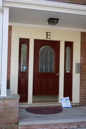 a view of front door with entryway