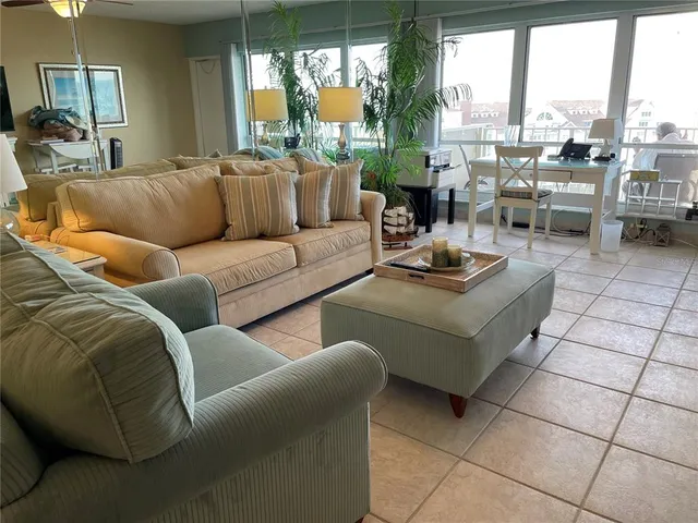 $4,000 | 1621 Gulf Boulevard, Unit 1106, Clearwater Beach, FL 33767