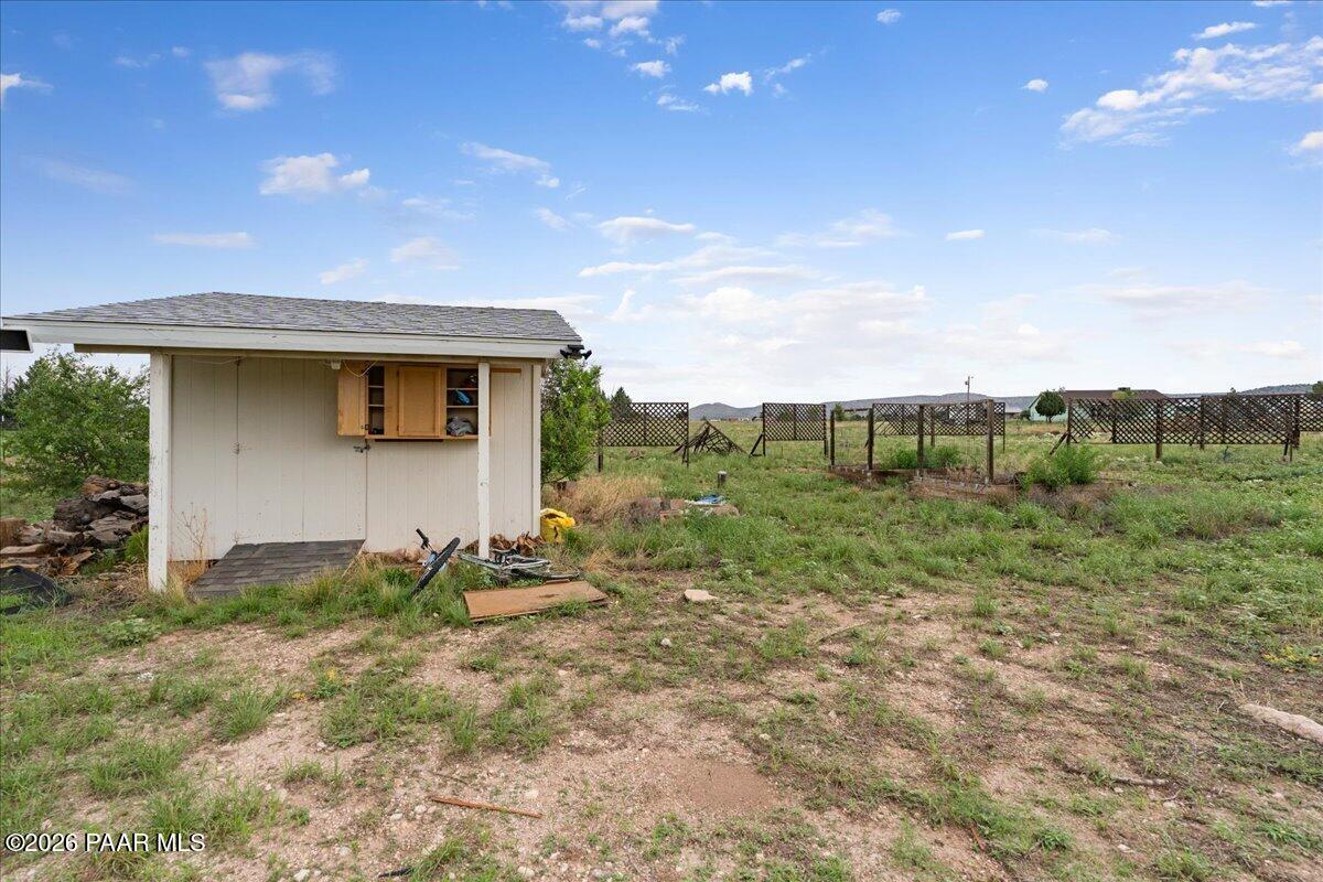 750 West Iris Road Paulden, AZ 86334 - Photo 30 of 36 18-Backyard Storage