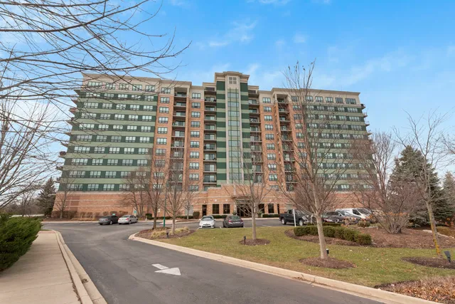 $269,900 | 6420 Double Eagle Drive, Unit 510, Woodridge, IL 60517