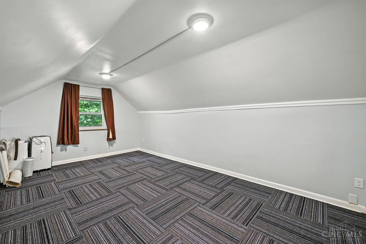 1394 Adams Road Cincinnati, OH 45231 - Photo 17 of 35 Gallery Image 17