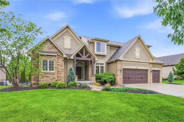 $720,000 | 1637 Northeast Woodland Shores Drive, Lee's Summit, MO 64086