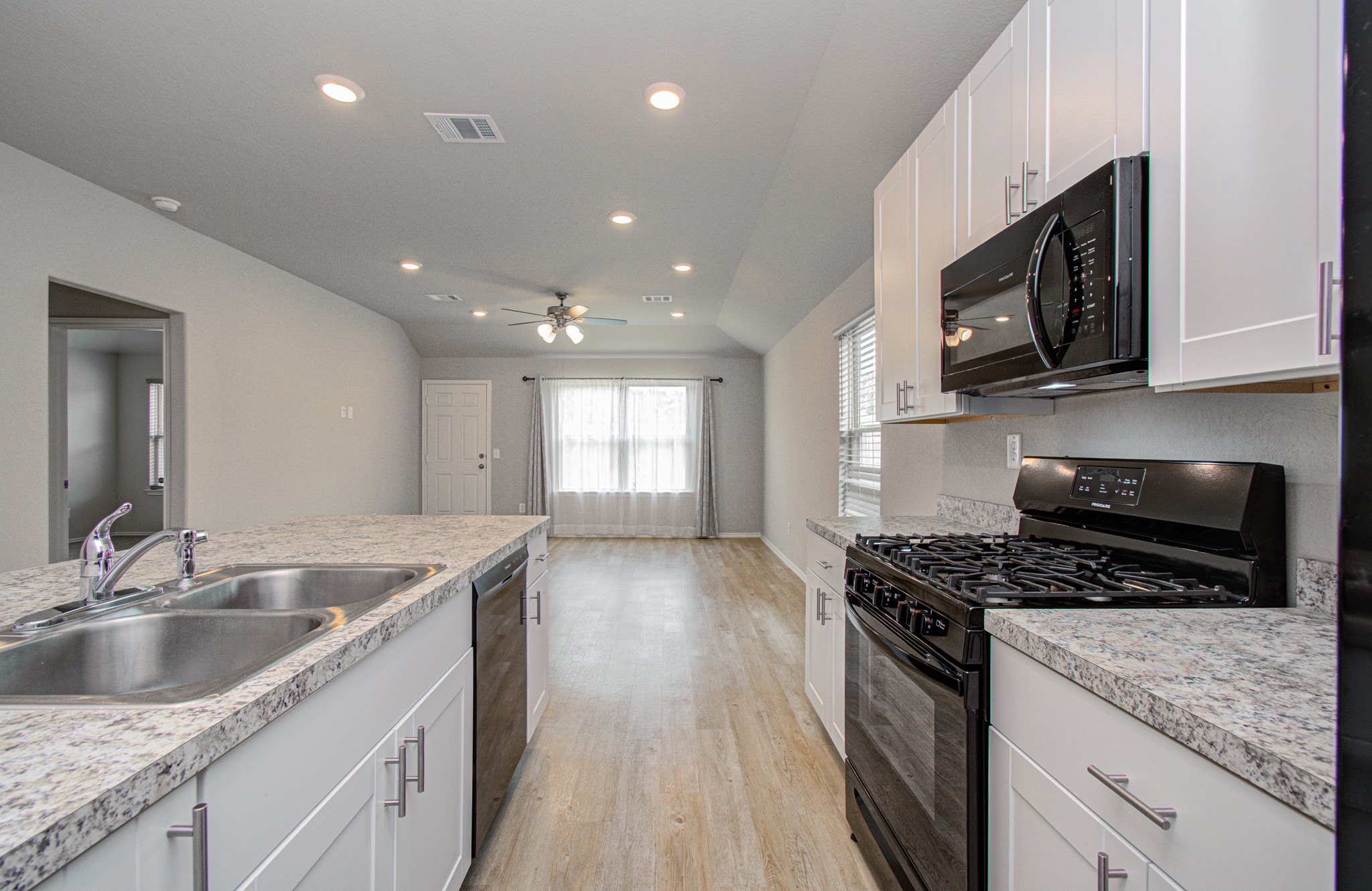 2030 Brixham Bluff Lane Spring, TX 77373 - Photo 11 of 29 kitchen