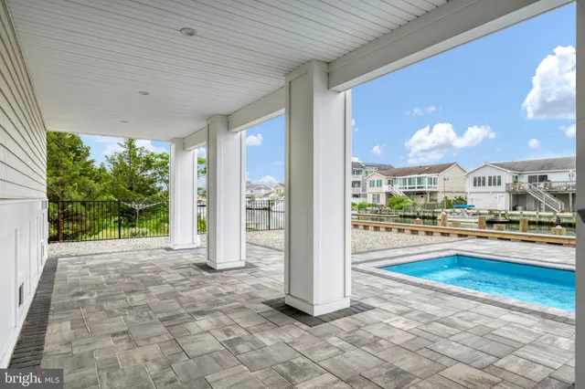 a view of a swimming pool with seating space