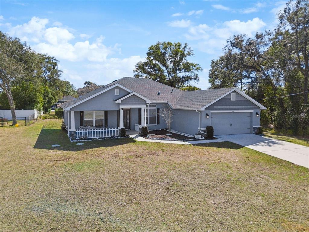 a front view of house with yard and garage