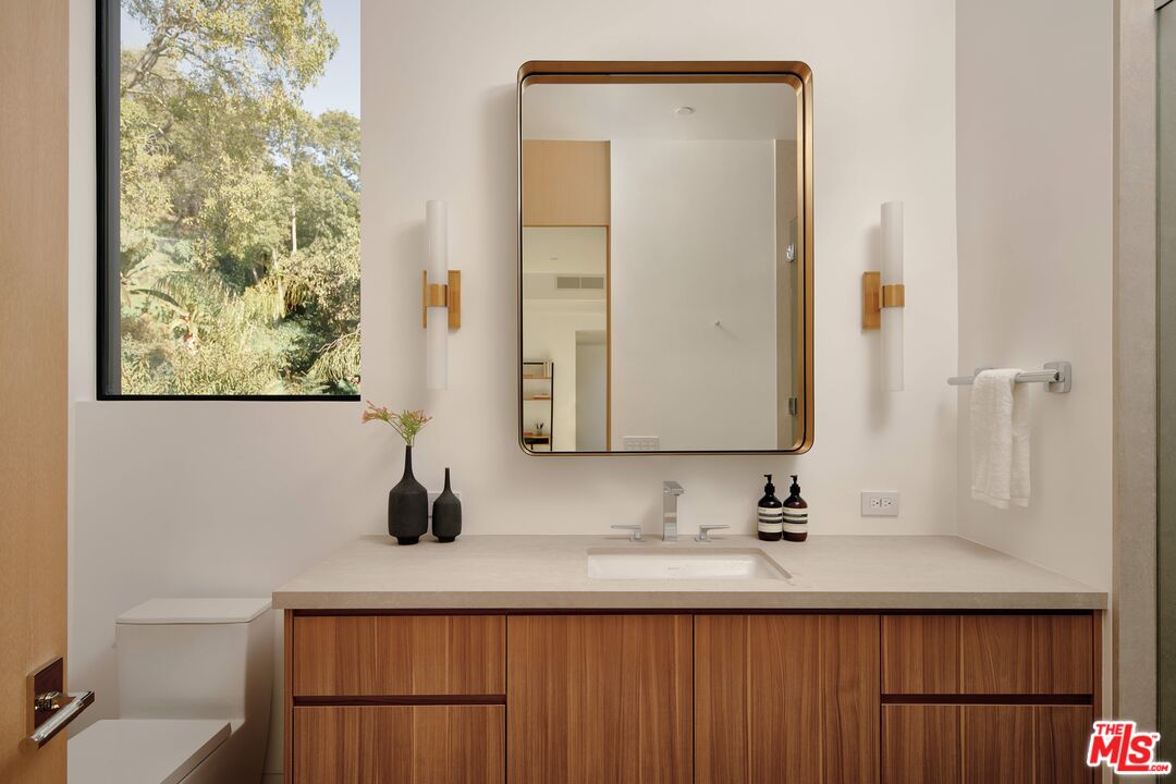 10901 Chalon Road Los Angeles, CA 90077 - Photo 16 of 20