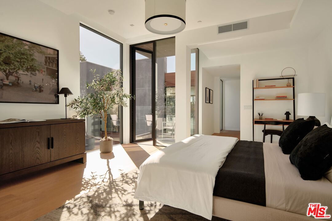 10901 Chalon Road Los Angeles, CA 90077 - Photo 17 of 20