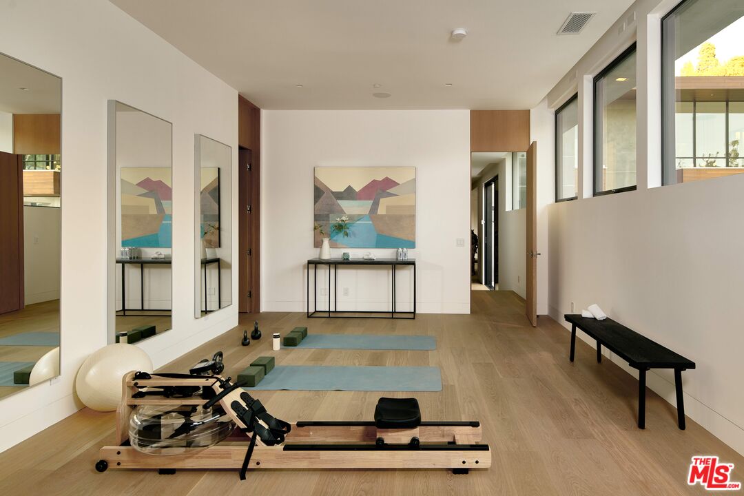 10901 Chalon Road Los Angeles, CA 90077 - Photo 18 of 20