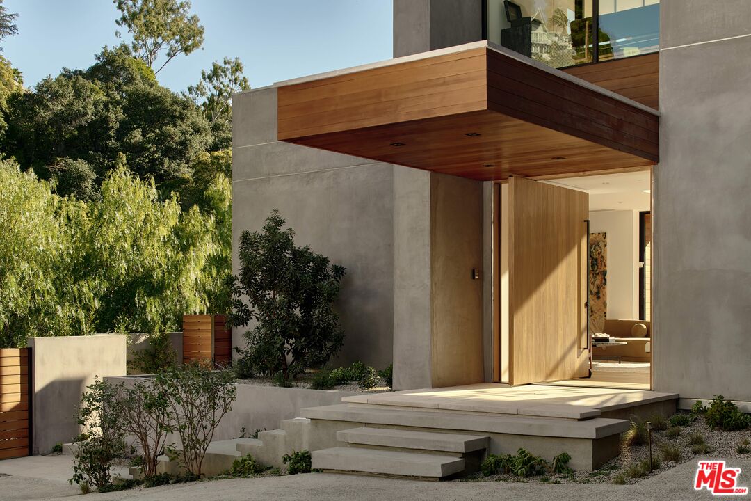 10901 Chalon Road Los Angeles, CA 90077 - Photo 5 of 20