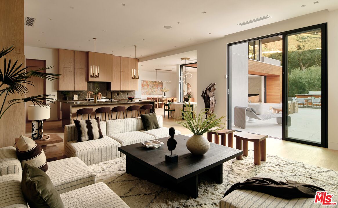 10901 Chalon Road Los Angeles, CA 90077 - Photo 8 of 20