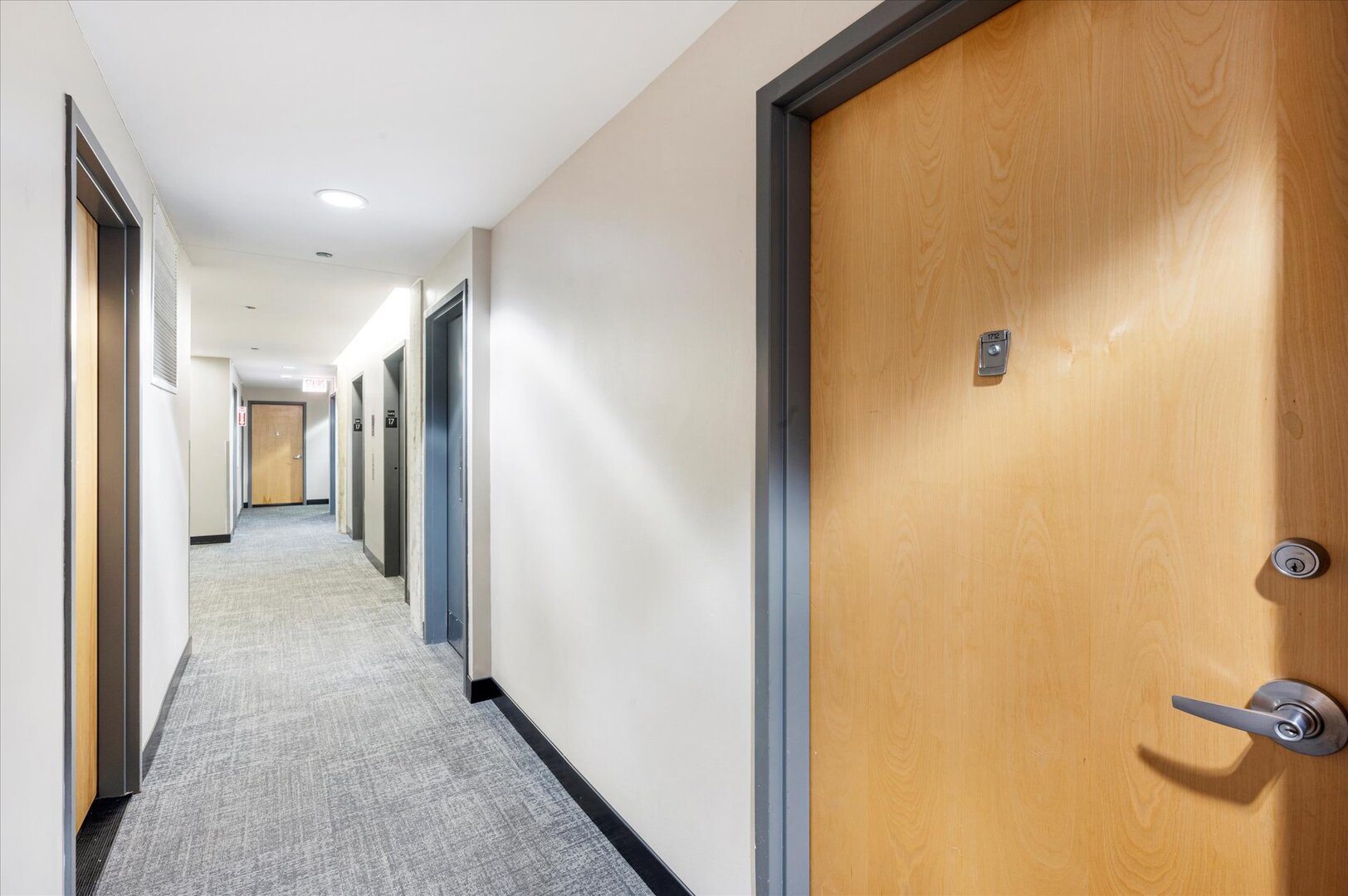 1720 South Michigan Avenue, Unit 1712 Chicago, IL 60616 - Photo 26 of 33 a view of a hallway with a bathroom
