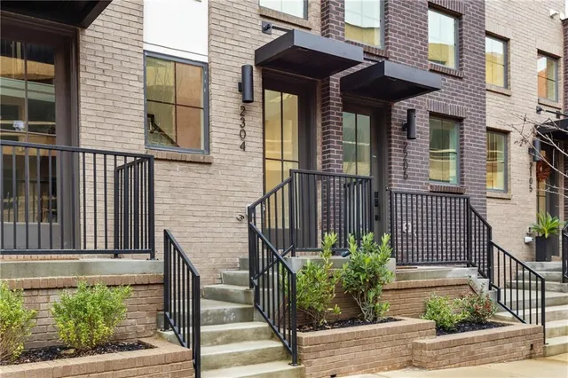 a house view with a outdoor space