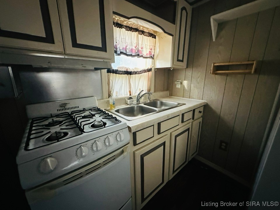 3183 New Frankfort Road Scottsburg, IN 47170 - Photo 11 of 18