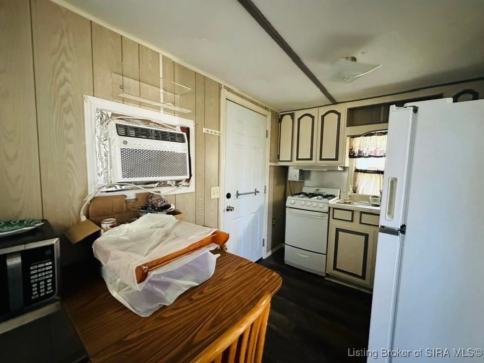 3183 New Frankfort Road Scottsburg, IN 47170 - Photo 9 of 18