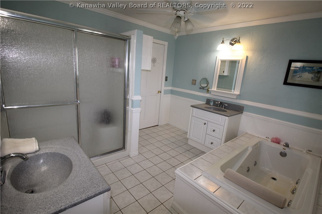 220 Maple Road Hurricane, WV 25526 - Photo 12 of 24 Bath