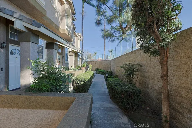 a view of a pathway in outside of the house