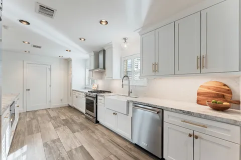 $684,500 | 10703 Deerwood Road, Houston, TX 77042