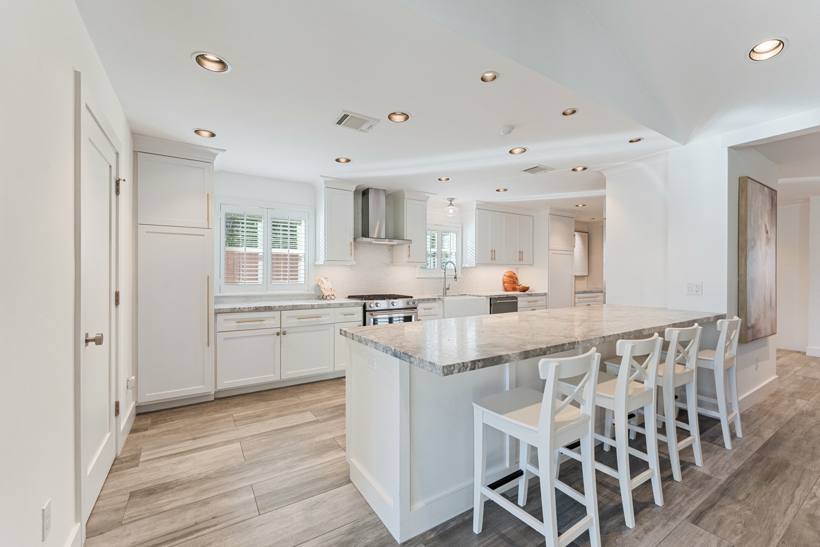 10703 Deerwood Road Houston, TX 77042 - Photo 5 of 28 Expansive kitchen with Stainless Steel appliances, 5 burner gas range, and breakfast bar seating.