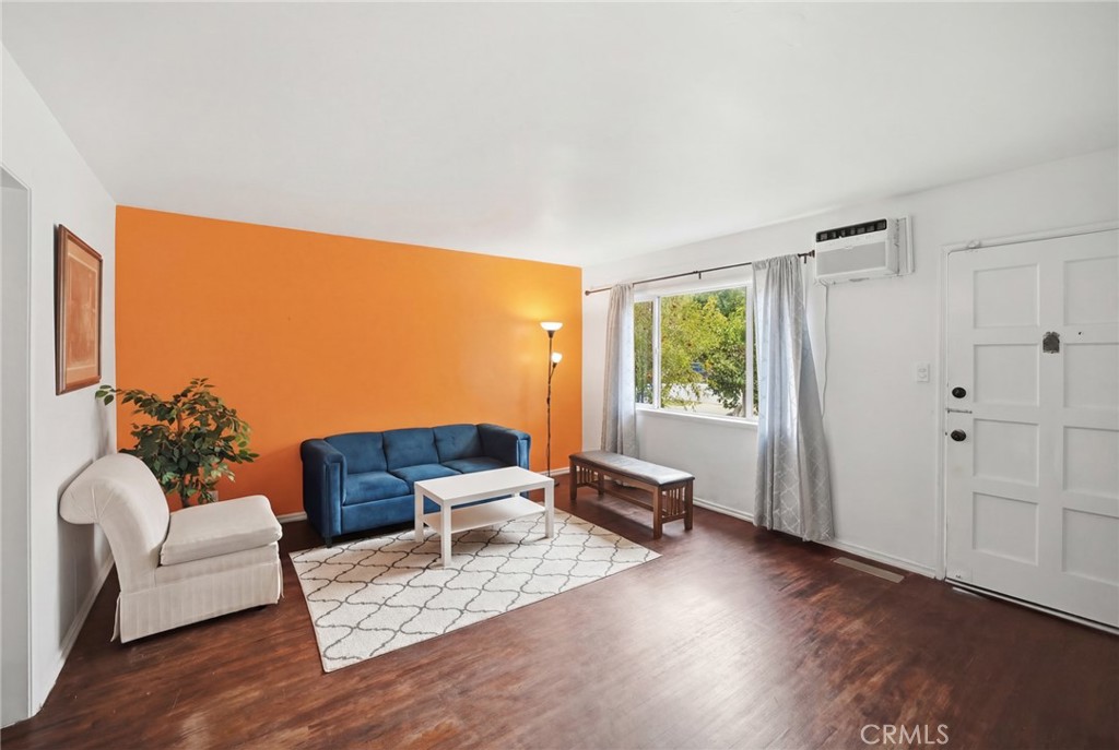 243 East Blaine Street Riverside, CA 92507 - Photo 4 of 17