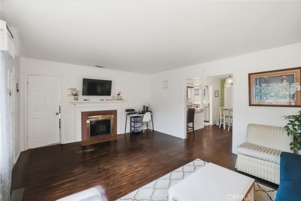 243 East Blaine Street Riverside, CA 92507 - Photo 5 of 17