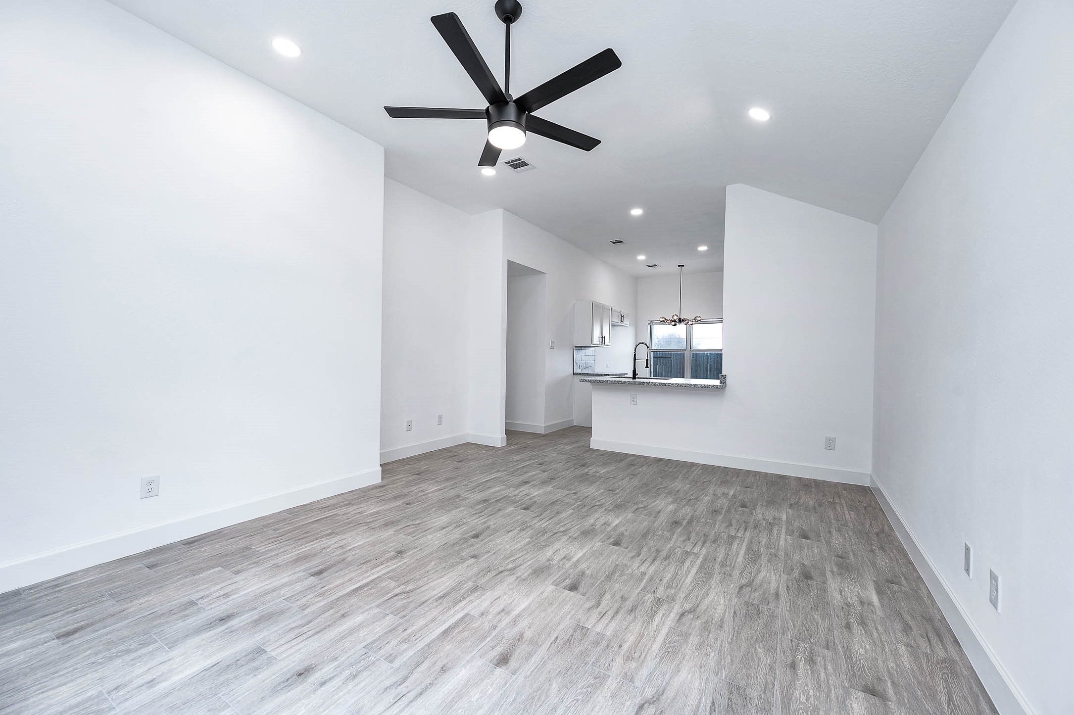 12027 Duane Street Houston, TX 77047 - Photo 6 of 24