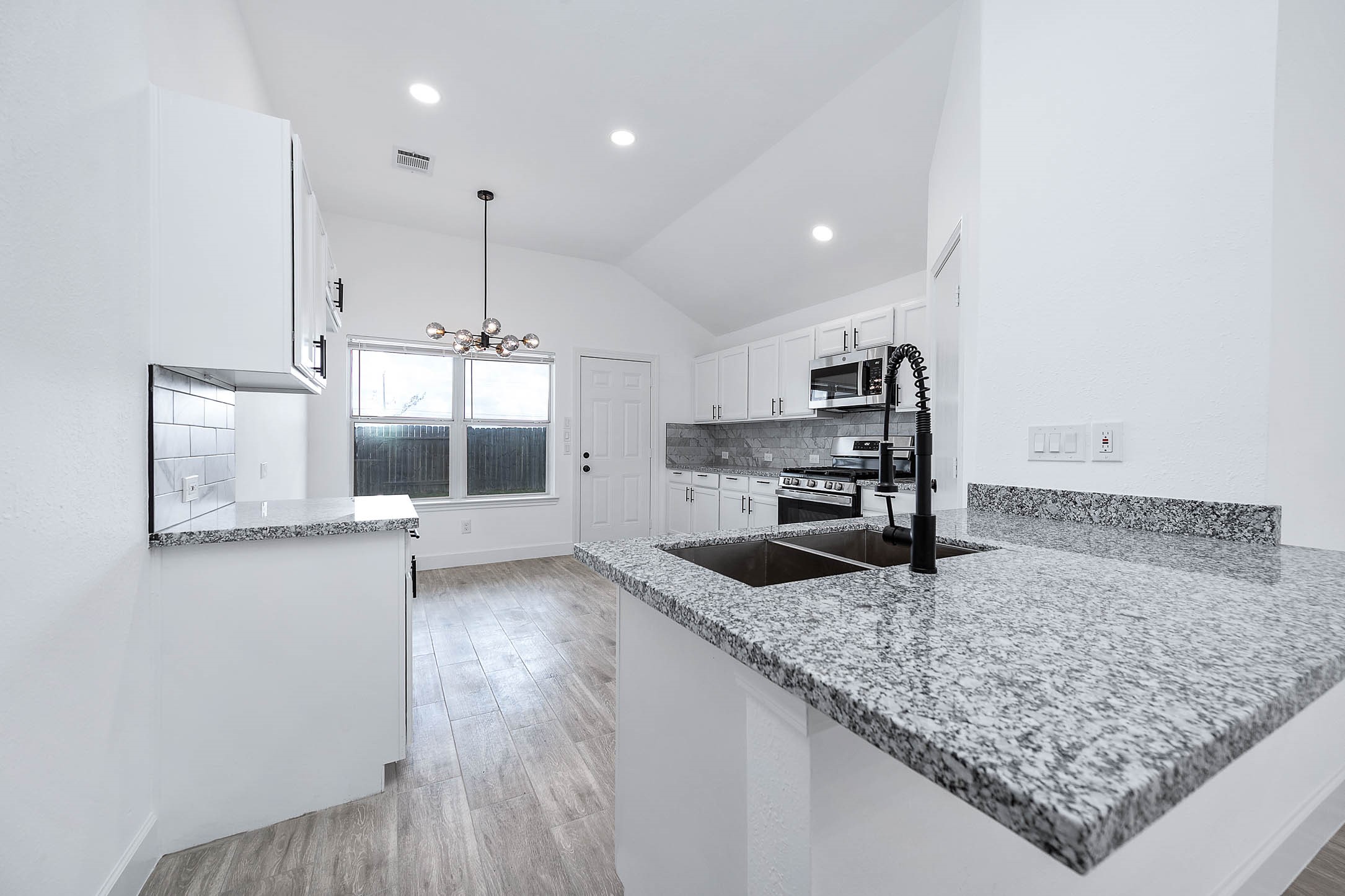 12027 Duane Street Houston, TX 77047 - Photo 8 of 24