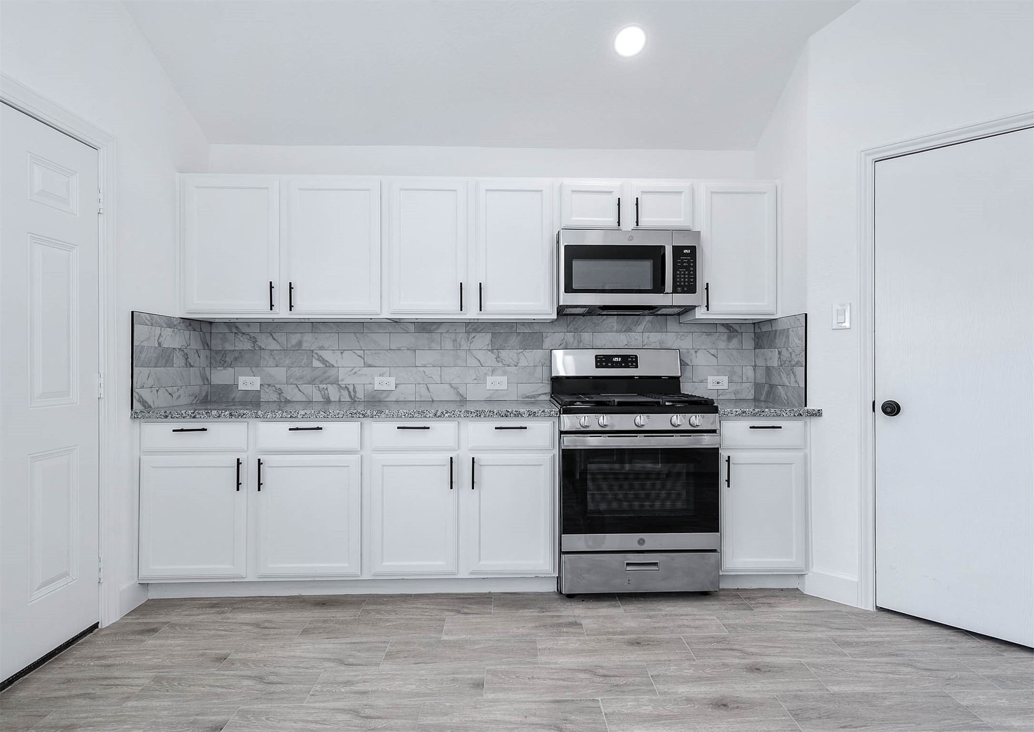 12027 Duane Street Houston, TX 77047 - Photo 9 of 24 House comes with new granite countertop, new SS appliance, etc