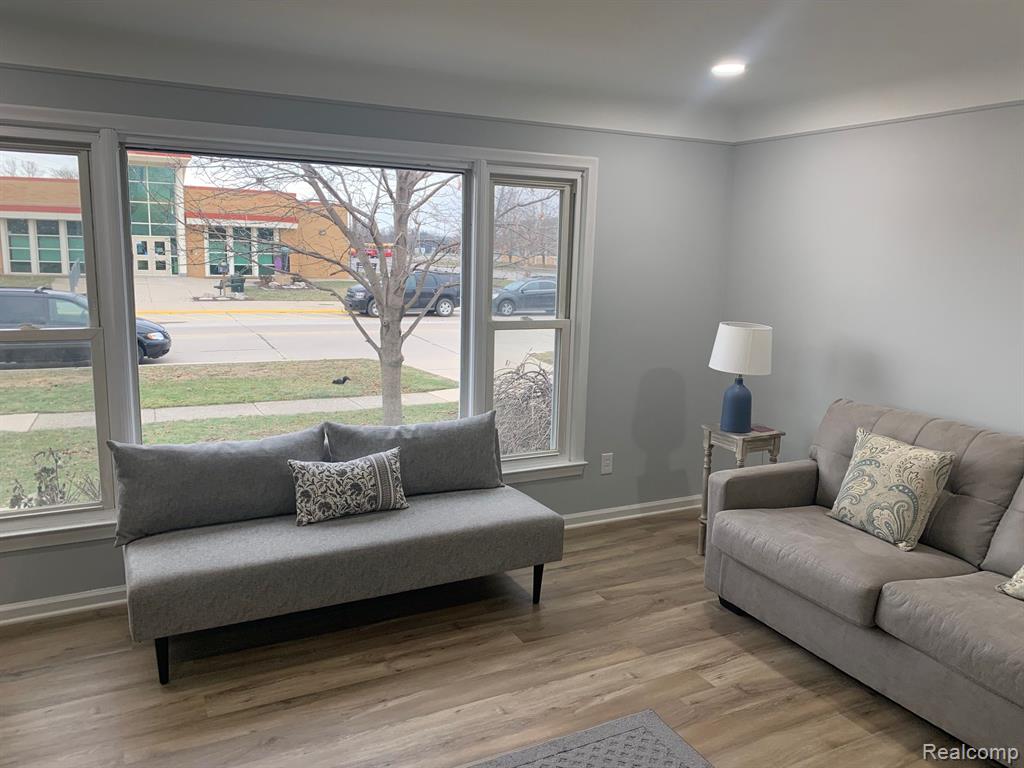 17428 Champaign Road Allen Park, MI 48101 - Photo 2 of 23