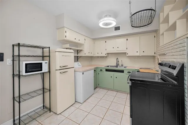 $98,500 | 5664 40th Terrace North, Unit 430, Kenneth City, FL 33709