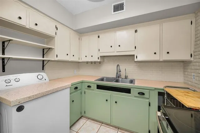 $98,500 | 5664 40th Terrace North, Unit 430, Kenneth City, FL 33709