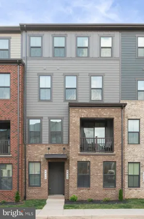 $619,900 | 4436 Field Gate Lane, Unit 155, Chantilly, VA 20151