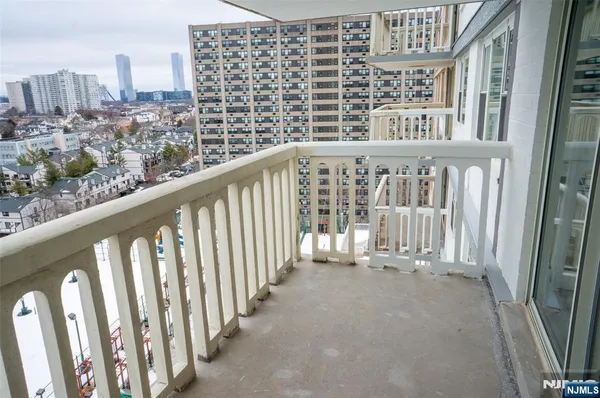 $238,000 | 555 North Avenue, Unit 10C, Fort Lee, NJ 07024