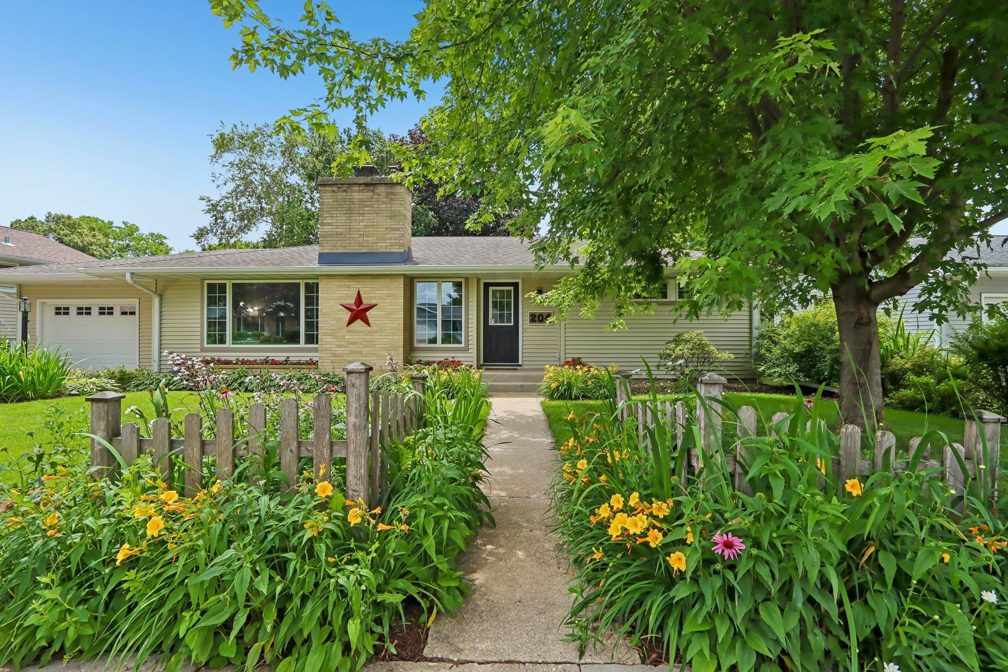 204 6th Street Waunakee, WI 53597 - Photo 3 of 58