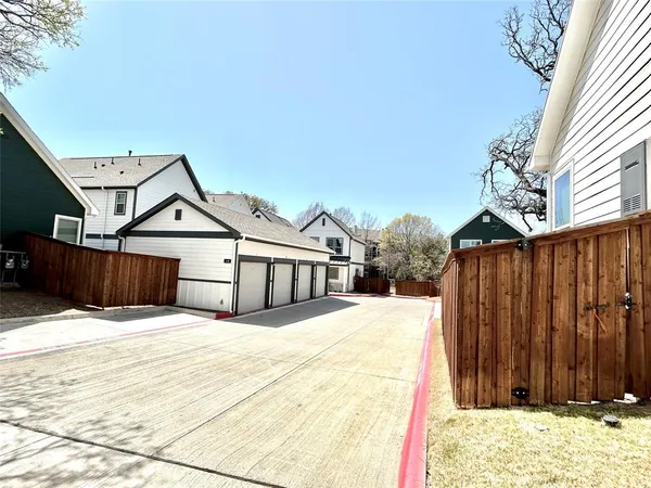 $2,299 | 1830 Ne Green, Unit 310, Arlington, TX 76006
