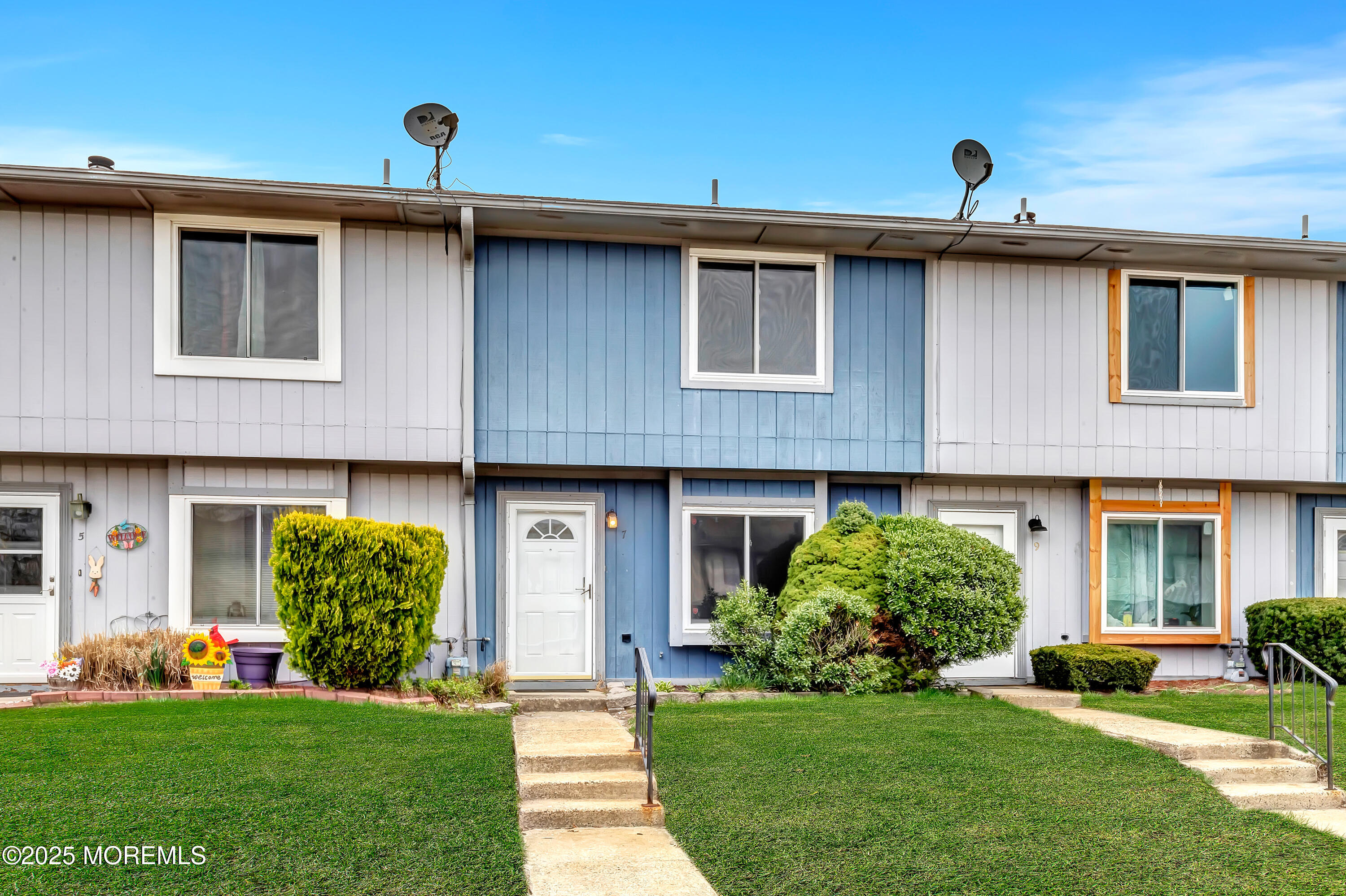 7 Creek Road Brick, NJ 08724 - Photo 4 of 26 a front view of a house with a yard and garage