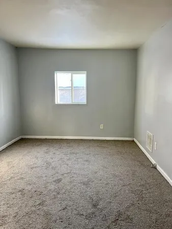 $1,250 | 148 Beyne Street, Unit 1, Mount Clemens, MI 48043